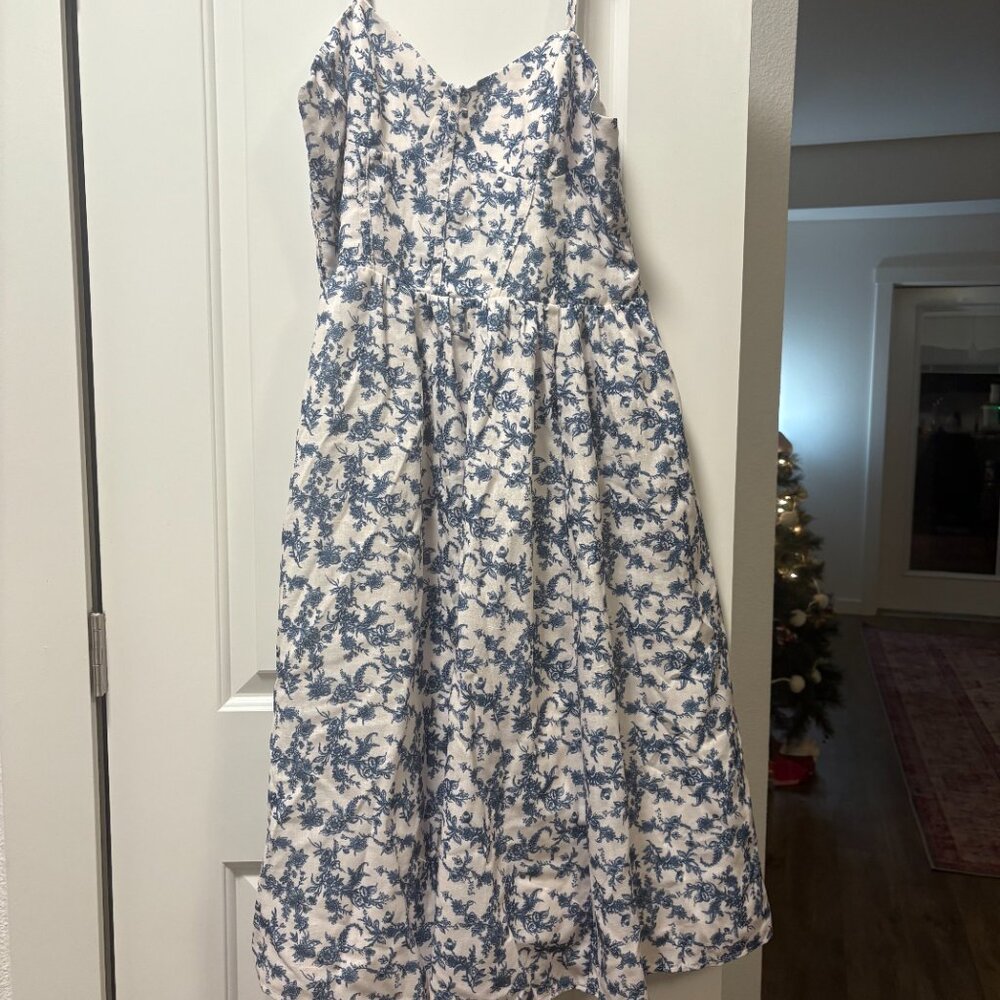 Ditsy Floral Ruffle Shirred Midi Dress Curve & Plus - Picture 2 of 4